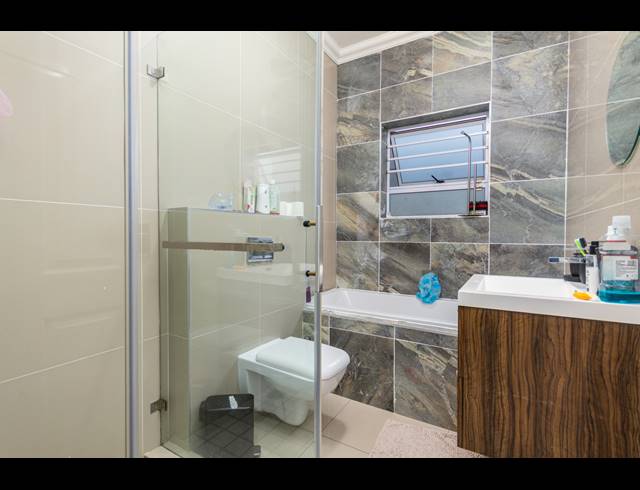 3 BEDROOM FREEHOLD TO LET IN PARKLANDS NORTH